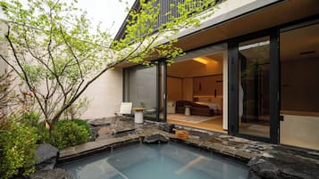 Quarto quádruplo família, 1 quarto, não aceita animais de estimação, vista para o pátio | Vista para o pátio