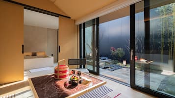 Japanese-style Double Room, 1 King Bed, Pets Not Allowed, Courtyard View | Free WiFi