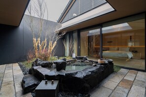 Presidential-sviitti, 2 makuuhuonetta, lemmikkejä ei sallita, näköala pihalle | Näkymä sisäpihalle