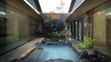 Suíte superluxo, 2 quartos, não aceita animais de estimação, vista para o pátio | Vista para o pátio