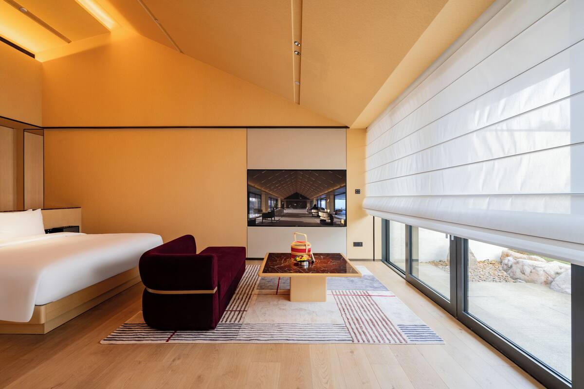 Premier Suite, 2 Bedrooms, Pets not allowed, Courtyard View