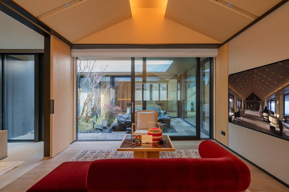 Presidential Suite, 2 Bedrooms, Pets not allowed, Courtyard View