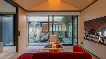 Presidential Suite, 2 Bedrooms, Pets not allowed, Courtyard View