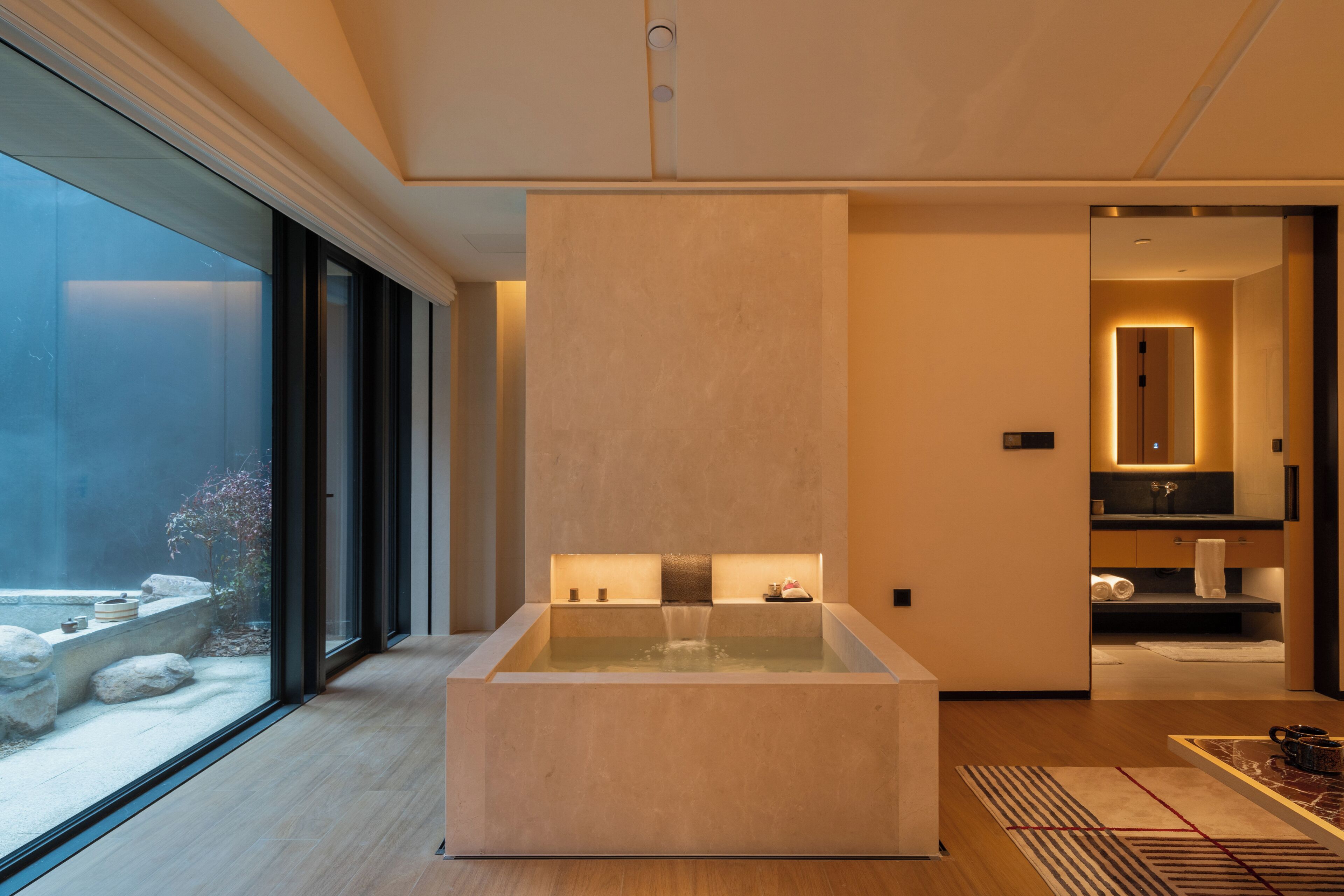 Separate tub and shower, free toiletries, hair dryer, towels