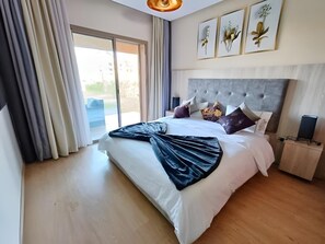 2 bedrooms, iron/ironing board, WiFi, bed sheets - 2-bedroom apartment in peaceful Marrakech (Marrakech)