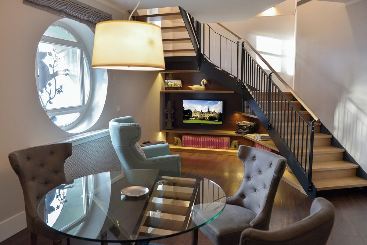 Standard-Studiosuite | Zimmersafe, Schreibtisch, laptopgeeigneter Arbeitsplatz