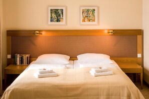 Doppelzimmer | Zimmersafe, Schreibtisch, laptopgeeigneter Arbeitsplatz