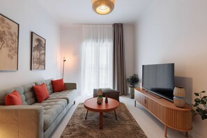 TV - Valerie by halu! - Modern Living in 3BD apartment (Thessaloniki)