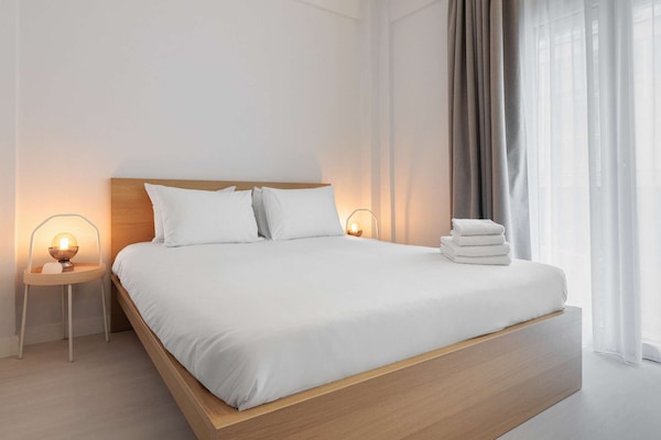 3 habitaciones, tabla de planchar con plancha, wifi y ropa de cama