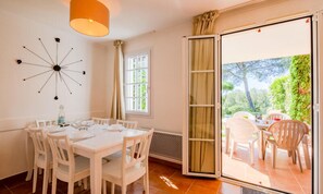 Dining - Apartment in Dramont Near Beaches & Casino (Saint-Raphael)