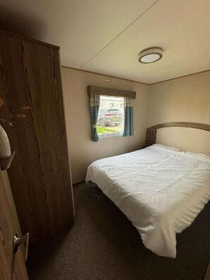 3 quartos, individualmente decorados, individualmente mobiliados