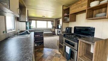 Cookware/dishes/utensils