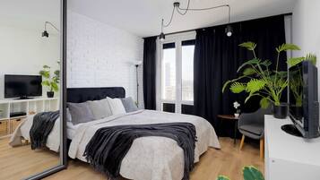 Tabla de planchar con plancha, wifi, ropa de cama