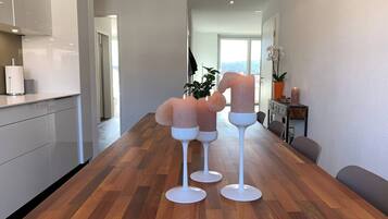 Zimmer, 1 Schlafzimmer, Balkon | Esszimmer