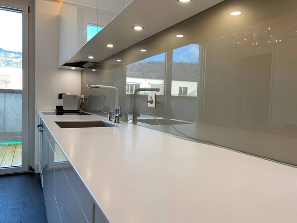 Room, 1 Bedroom, Balcony | Private kitchen