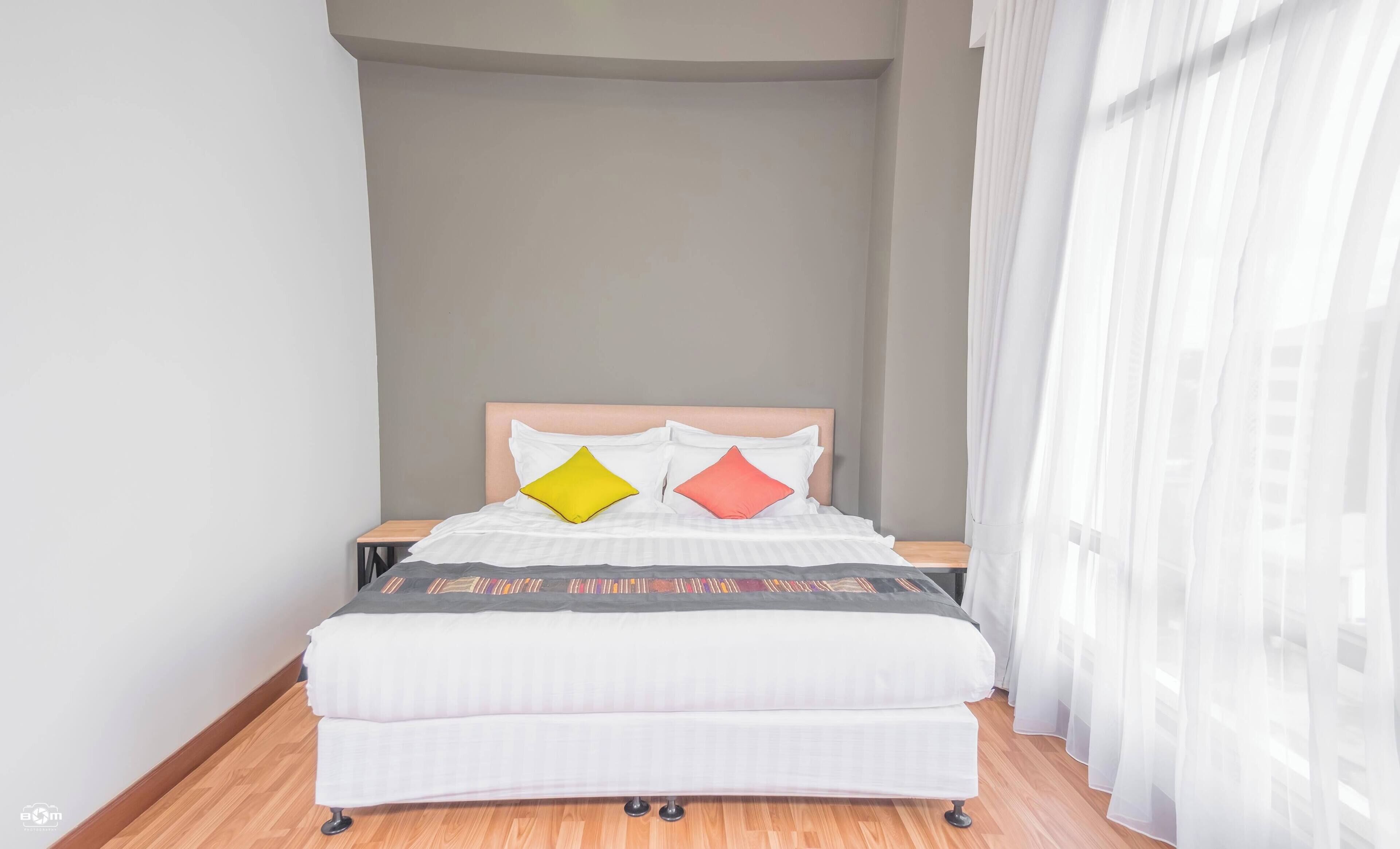 Rom – premier, balkong, byutsikt | Safe på rommet og wi-fi (inkludert)