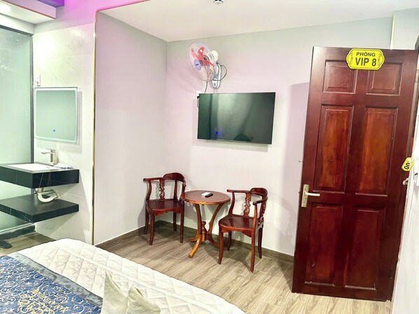 Basic Room | Peralatan tempat tidur premium, busa memori, dihias secara berasingan 