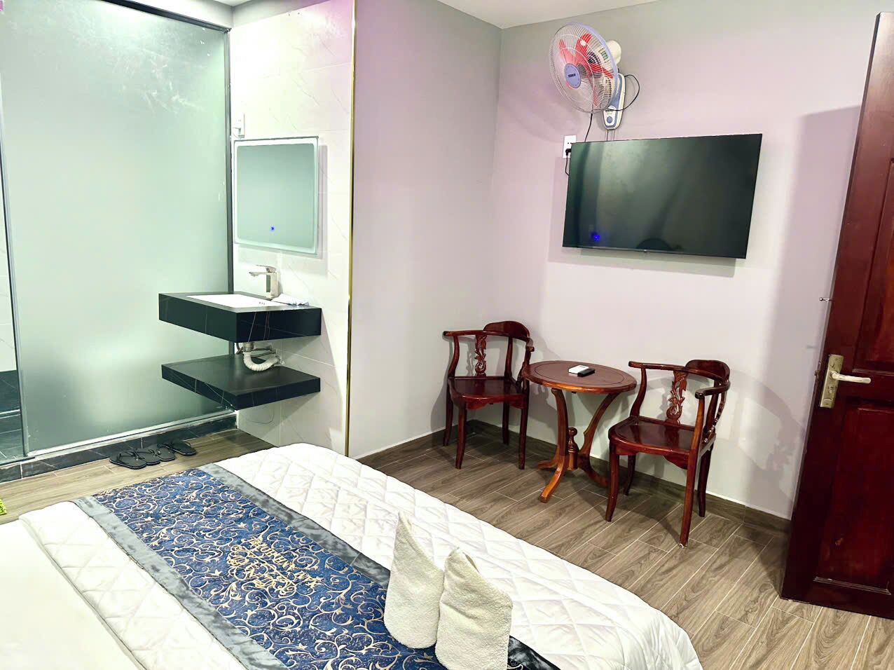 Luxury Double Room | Desk, laptop workspace, free WiFi