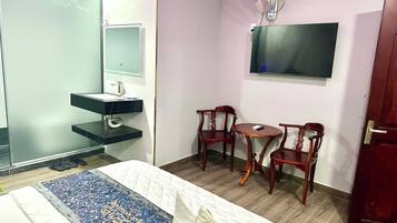 Luxury Double Room | Desk, laptop workspace, free WiFi