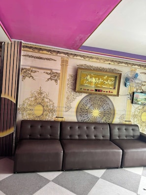 Coin salon dans le hall