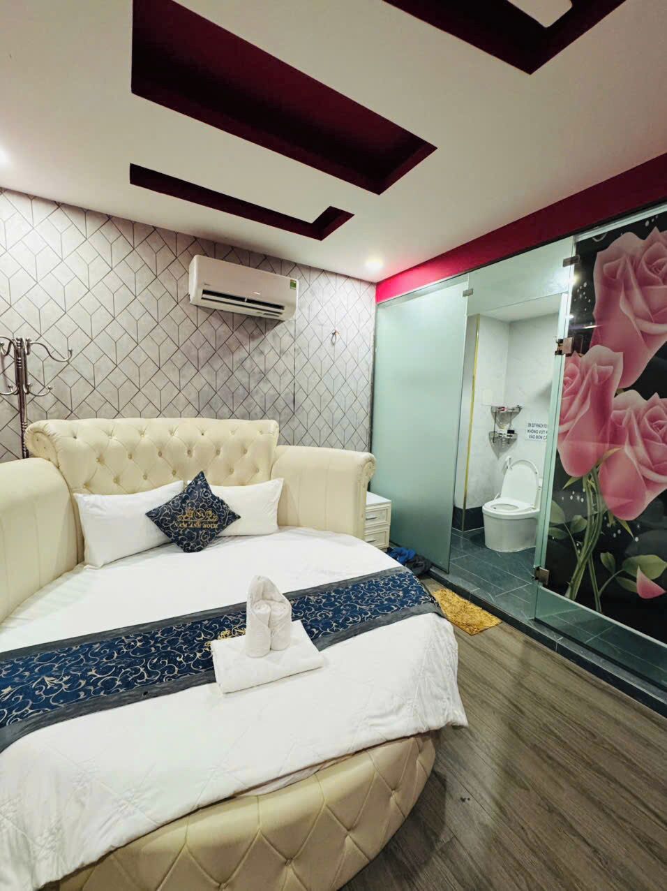 Luxury Room, 1 Katil Ratu (Queen), Non Smoking, Sauna | Peralatan tempat tidur premium, busa memori, dihias secara berasingan 