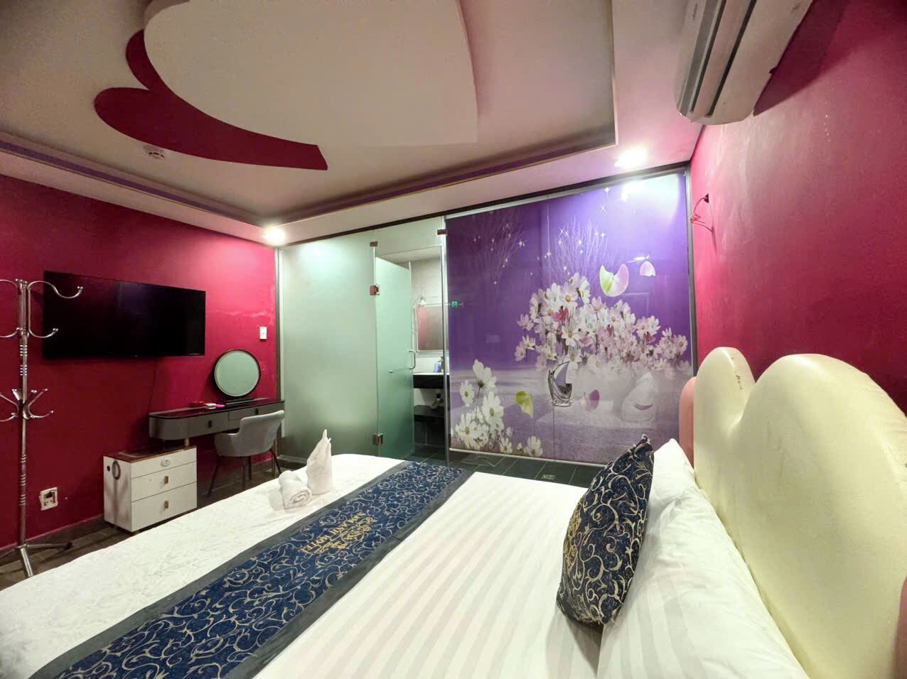 Luxury Double Room | Desk, laptop workspace, free WiFi
