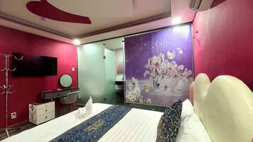 Luxury Double Room | Desk, laptop workspace, free WiFi