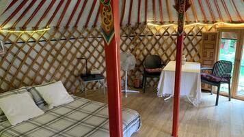 Fer et planche Ă repasser, accĂšs Internet, draps fournis