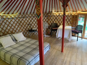 Fer et planche à repasser, accès Internet, draps fournis