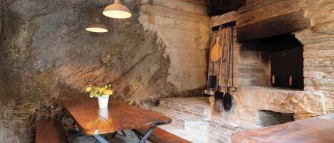 House, 1 Bedroom, Patio, Mountain View | Dining