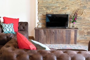 House, 2 Bedrooms, Mountain View | Living area - Casa Liñeiras - Amencer (A Pontenova)