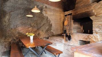 House, 2 Bedrooms, Mountain View | Dining