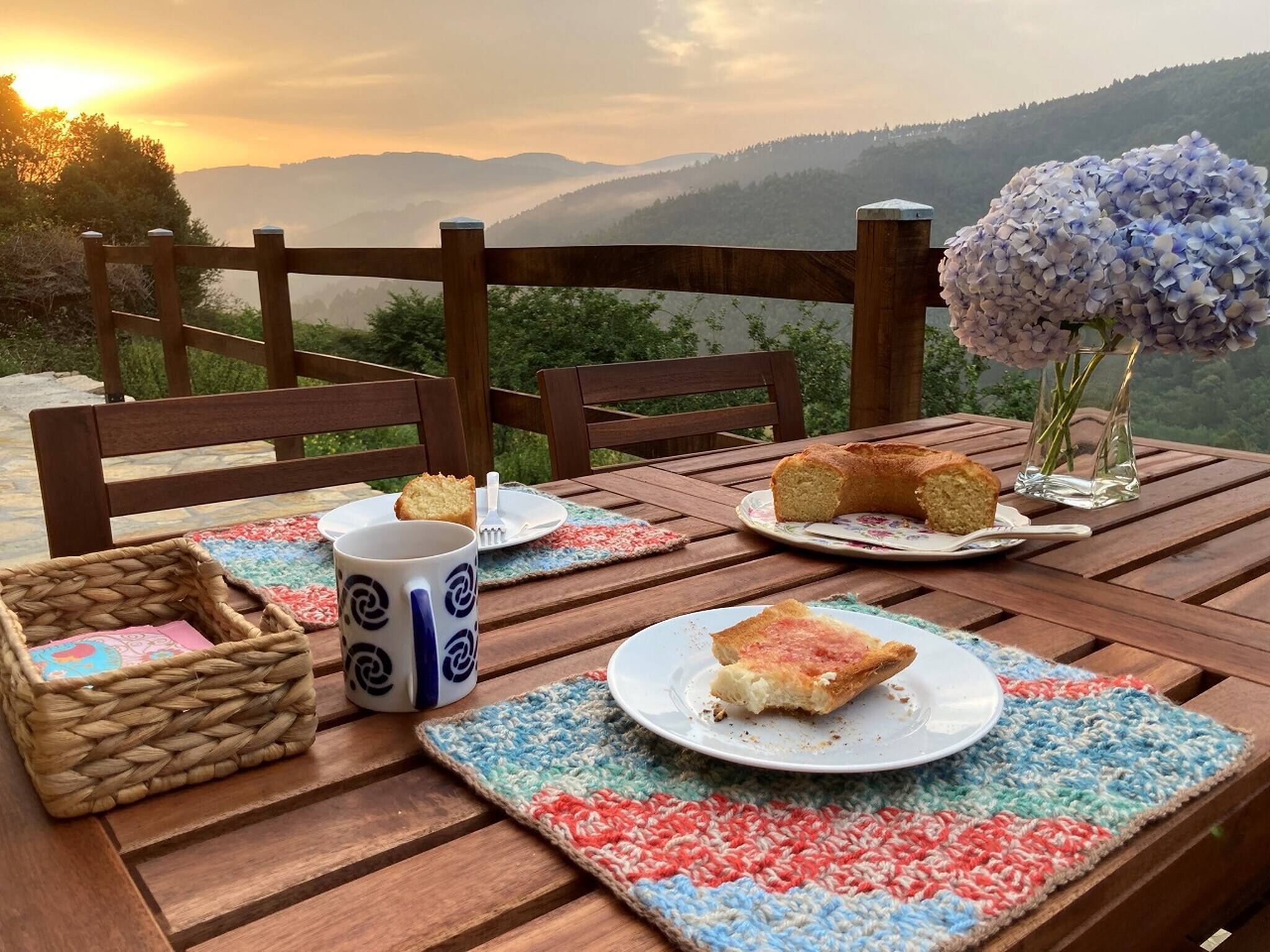 House, 2 Bedrooms, Mountain View | Outdoor dining