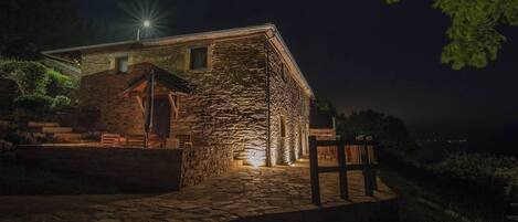 House, 2 Bedrooms, Mountain View | Exterior