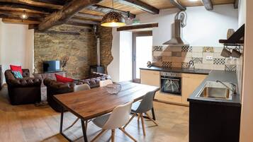 Casa, 2 dormitoris, vistes a la muntanya | Interior