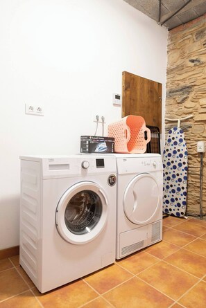 Maison, 2 chambres, vue sur la montagne | Buanderie