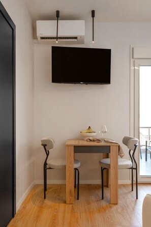Dining - Halia - Cozy 1-bedroom apartment in the center of Volos with view! (Volos)