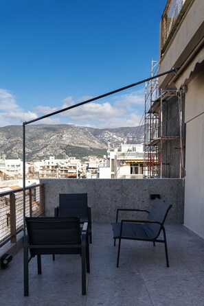 Property grounds - Halia - Cozy 1-bedroom apartment in the center of Volos with view! (Volos)