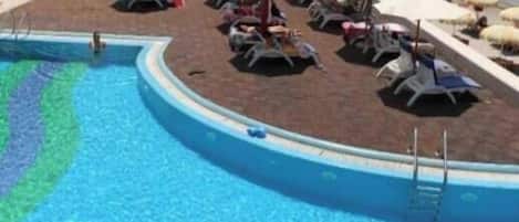 Sesongbasert utendørsbasseng