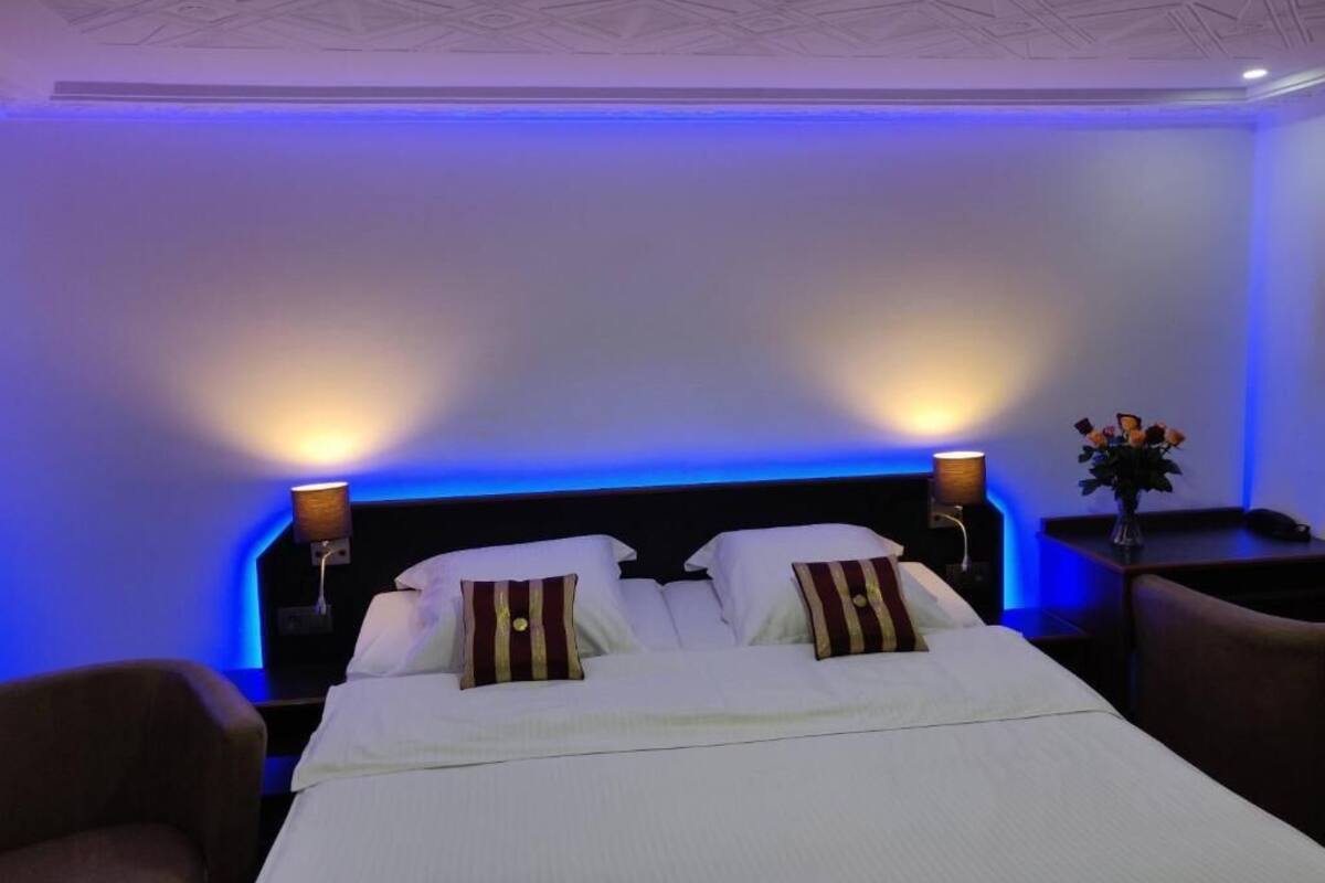 In-room safe, desk, laptop workspace, free WiFi