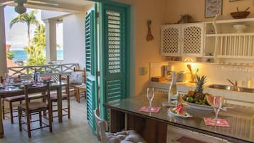 Apartment, 2 Schlafzimmer, barrierefrei, Balkon | Esszimmer