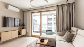 Leilighet – business, balkong | Oppholdsområde | Flatskjerm-TV