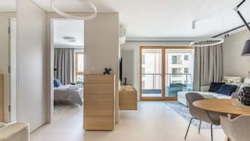 Leilighet – business, balkong | Lydisolert, strykejern/-brett og wi-fi (inkludert)