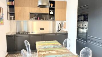 Kylskåp och diskmaskin