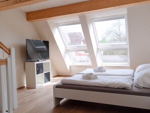 2 Schlafzimmer, Schreibtisch, Bügeleisen/Bügelbrett, kostenloses WLAN