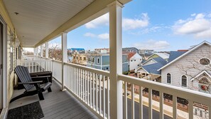 Property grounds - Steps to the Sand & Boardwalk! Spacious 4BR Downtown OC Townhouse, Sleeps 12 (Ocean City)