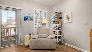 Smart TV, DVD player, books - Steps to the Sand & Boardwalk! Spacious 4BR Downtown OC Townhouse, Sleeps 12 (Ocean City)