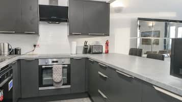 Dishwasher, cookware/dishes/utensils