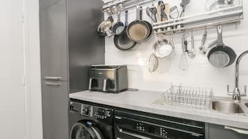 Dishwasher, cookware/dishes/utensils