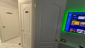 Unclassified image, 5 of 17, button - Cozy Two-level Apartment With Separate Entrance in Brampton (Brampton)